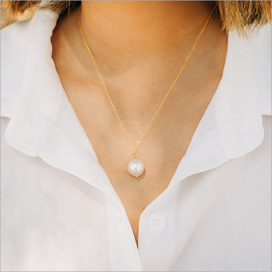 Baroque Pearl Pendant Necklace Modeled